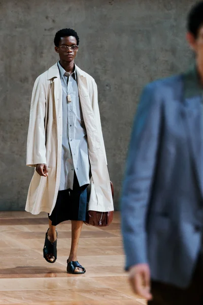 Look 40